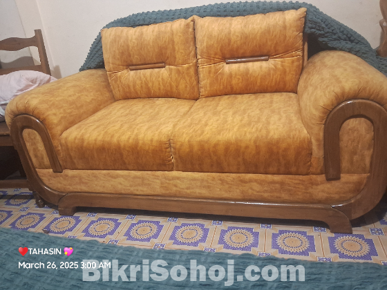 সেন্টার টেবিলসহ সোফা সেট